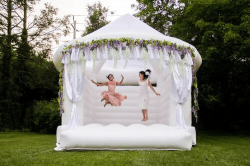 temp img 168807977 86352936 big 1680130370 15' White Wedding Photo Castle Bounce House